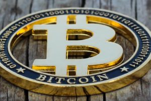 Цена на биткоины достигла 2-месячного максимума в $ 8,7 тыс.
