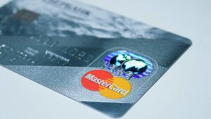 Последнее партнерство Mastercard с целью помочь банкам распространять криптокарты